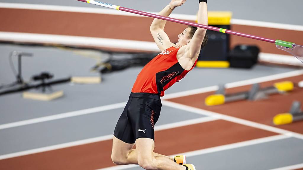 Simon Ehammer überquert im Stabhochsprung 5,20 m. Damit dürfte er den Grundstein zum Sieg gelegt haben