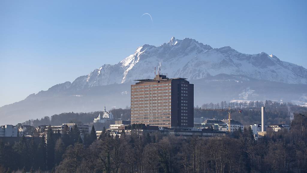 Das Luzerner Kantonsspital, die Luzerner Psychiatrie und Personalverbände unterzeichneten einen Gesamtarbeitsvertrag. (Archivbild)