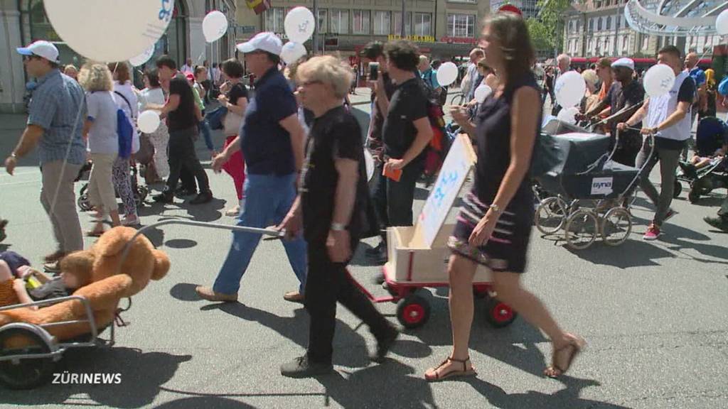 Nationalrat diskutiert Elternzeit