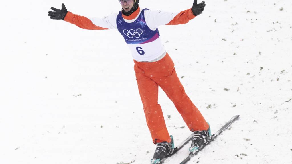Noé Roth jubelt - mit einem perfekten Sprung gewann er in Livigno Olympia-Silber