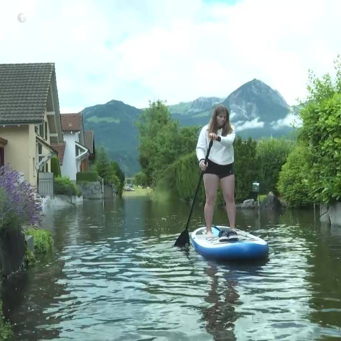 Rund 50 Häuser bei Sachseln sind nur noch übers Wasser erreichbar