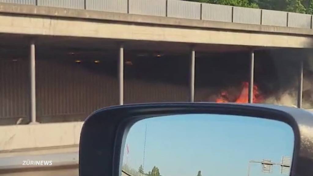 Verkehrs-Chaos: Wegen Fahrzeugbränden auf A1, Autobahn bei Neuenhof komplett gesperrt