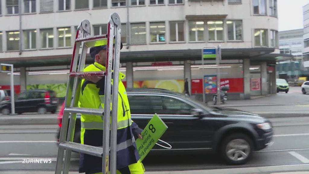 Grösster Fahrplanwechsel der VBZ-Geschichte: Schilder ausgetauscht