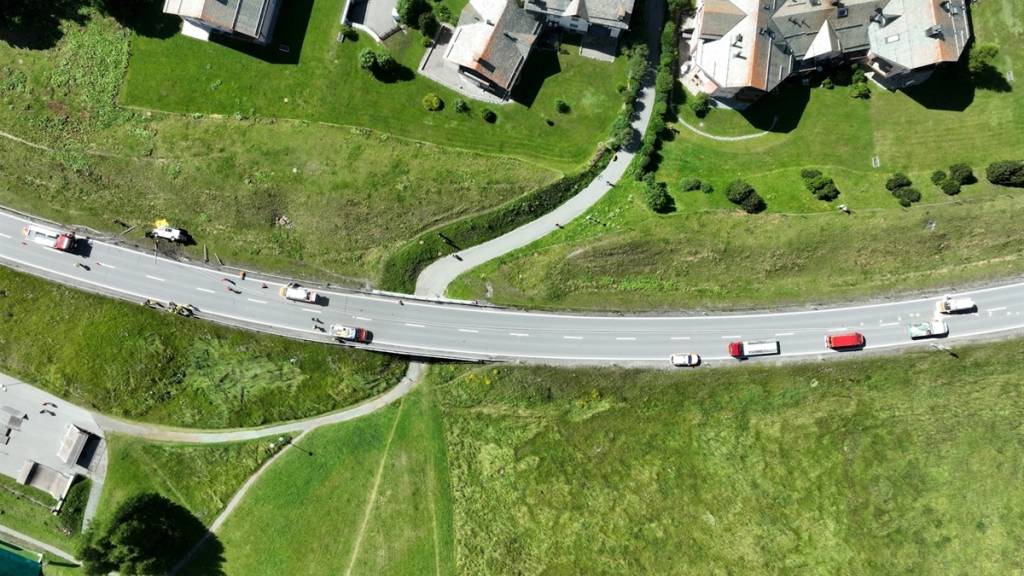 Familie mit zwei Kindern verletzt sich bei Unfall in Silvaplana GR