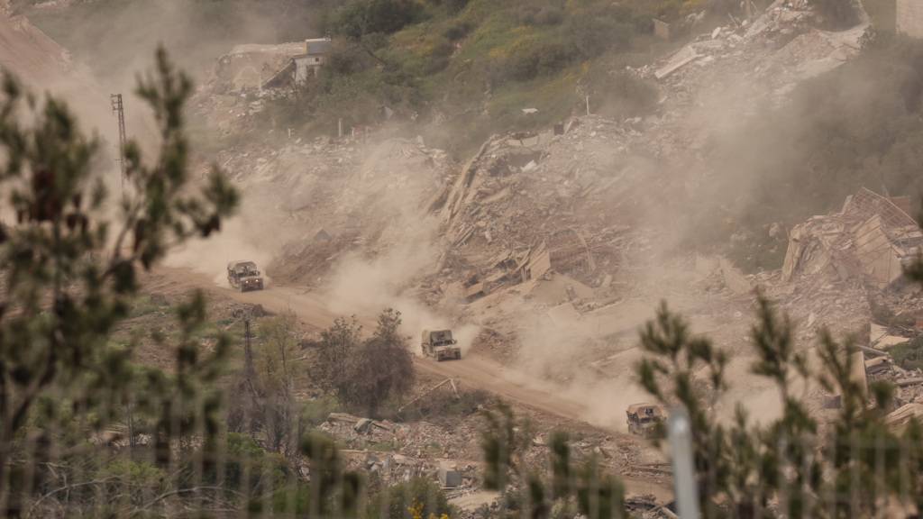 Israelische Truppen in einem Aufmarschgebiet im Norden Israels nahe der Grenze zum Libanon. Foto: Gil Cohen Magen/dpa