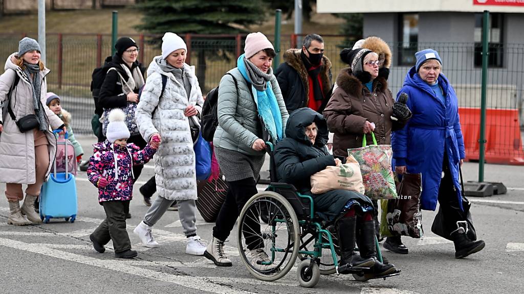 Flüchtlinge an der ukrainisch-polnischen Grenze: Die von den Luzerner Katholikinnen und Katholiken gespendeten Gelder kommt den Vertriebenen zugute. (Archivaufnahme)