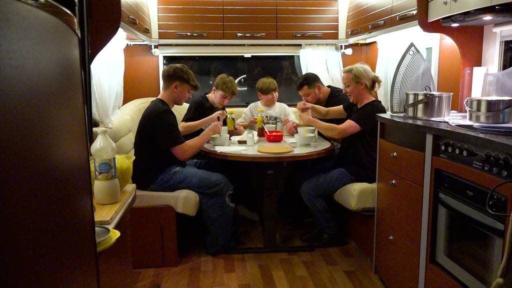 Von eng bis luxuriös: Blick in die Wohnwagen auf dem Wintercamping
