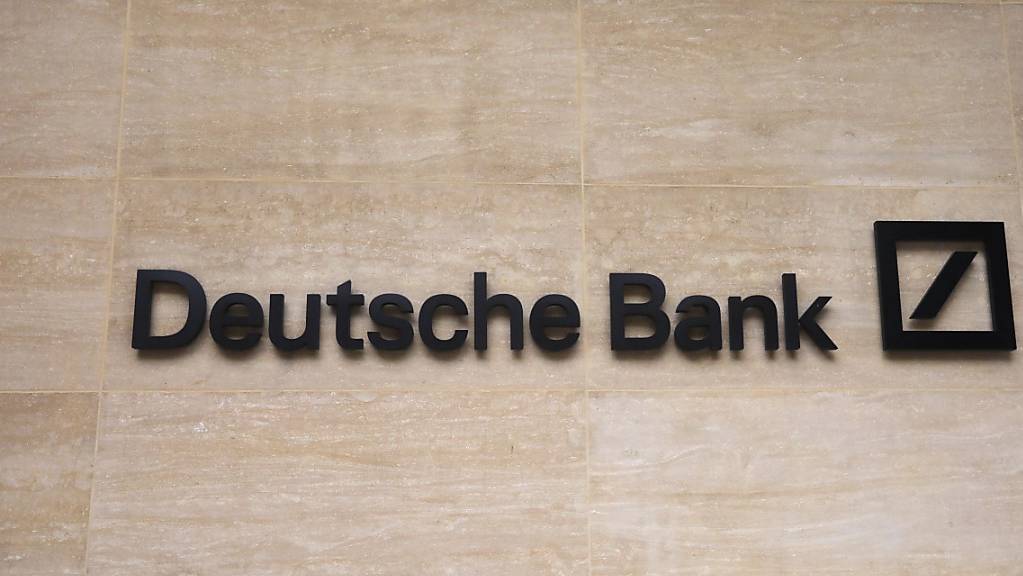 Die Deutsche Bank hat im vergangenen Quartal wegen ihres Konzernumbaus erneut einen Verlust eingefahren. (Archiv)