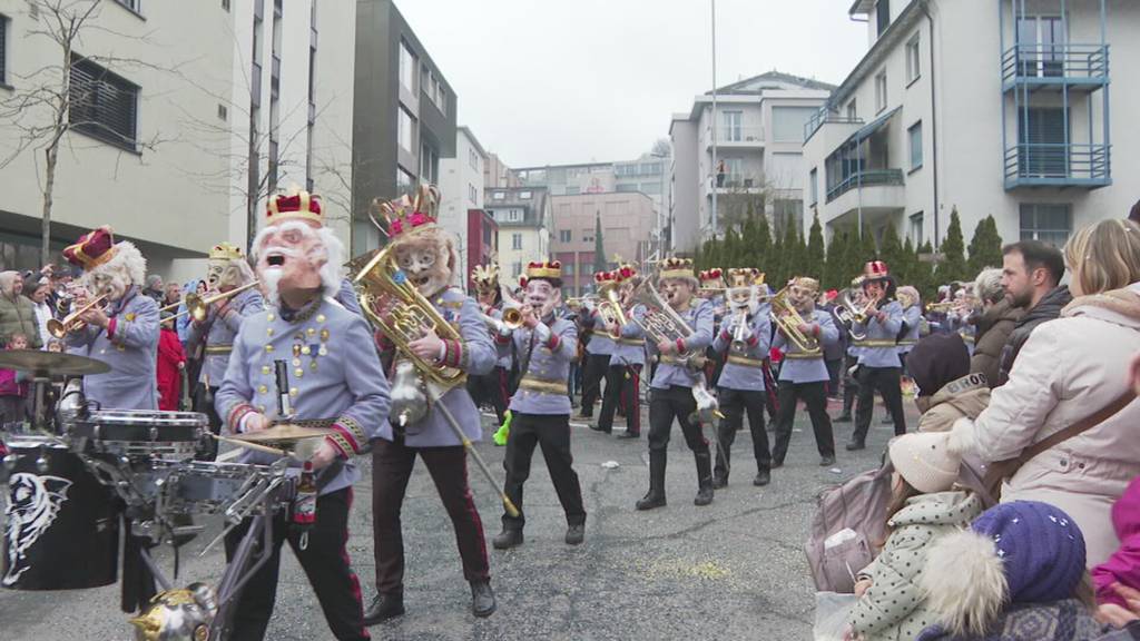 Umzug Küssnacht: Fasnächtler wappnen für schlechtes Schmudo-Wetter