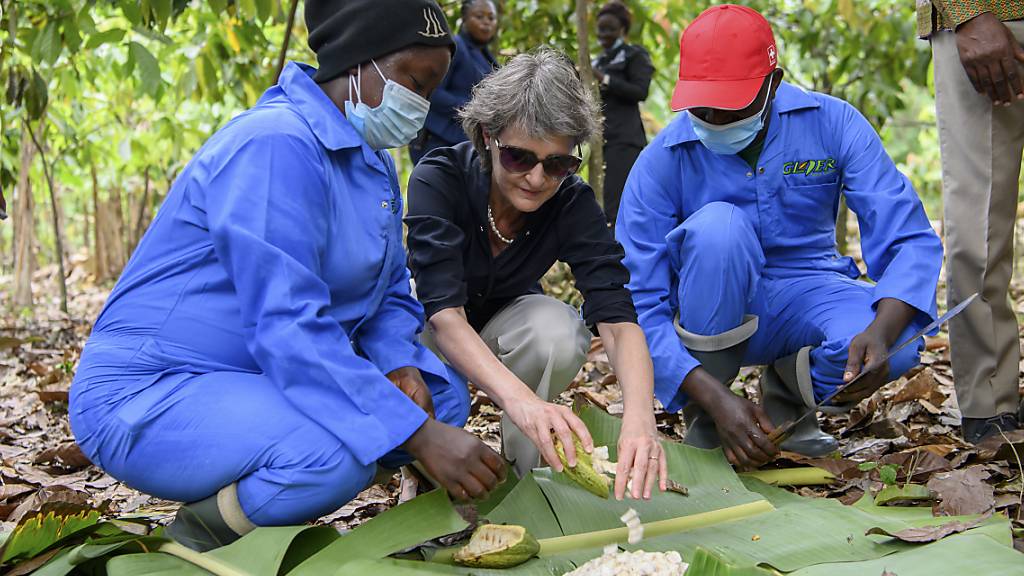 Bundesrätin Simonetta Sommaruga hat in Ghana Kakao-Bäuerinnen und -Bauern getroffen. (Bild vom 8. Juli)