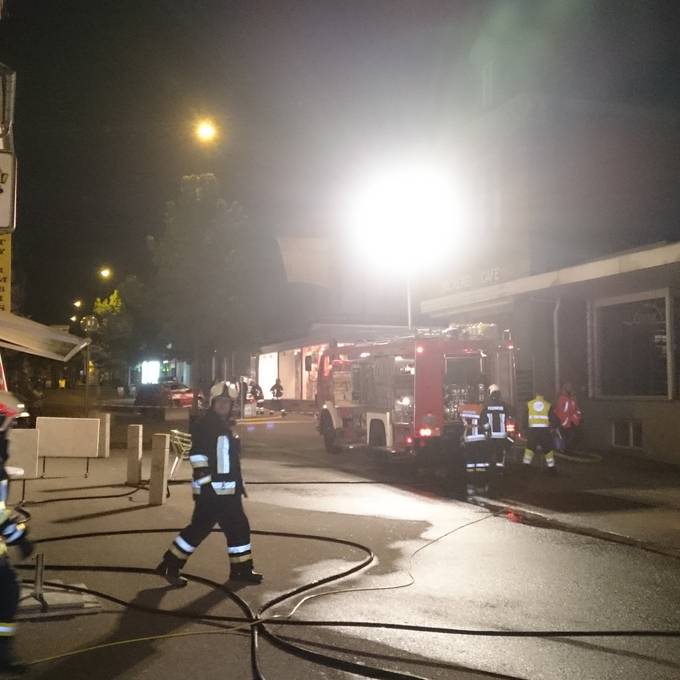 Fritteuse setzt Imbiss-Lokal in Brand
