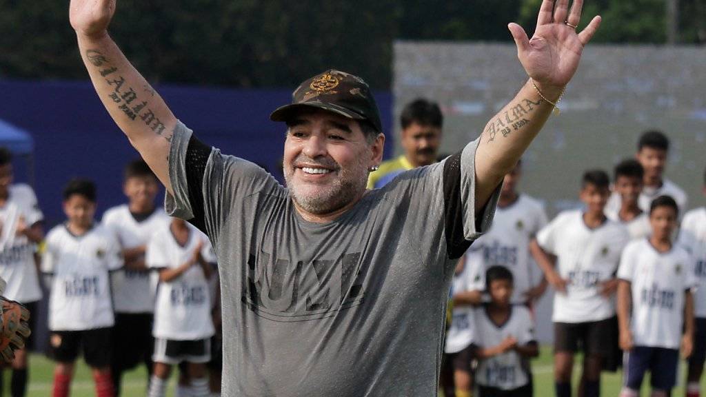 Gibt seinen Job in den Vereinigten Arabischen Emiraten nach dem verpassten Direkt-Aufstieg ab: Diego Maradona. (Archivbild)