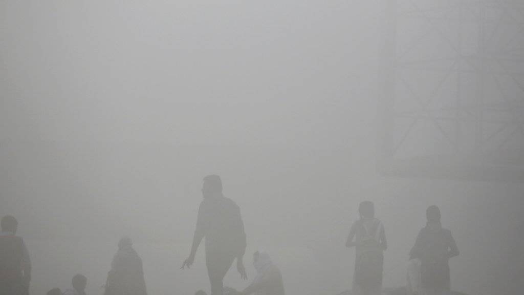 Trotz der dicken Smog-Decke fand in Neu Delhi ein Marathon statt. (Archiv)