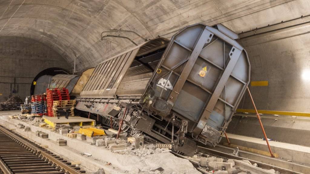 Die Schäden an Rollmaterial und Infrastruktur waren nach der Güterzug-Entgleisung im Gotthard-Basistunnel laut SBB beträchtlich. Verletzt wurde hingegen niemand. (Archivbild)