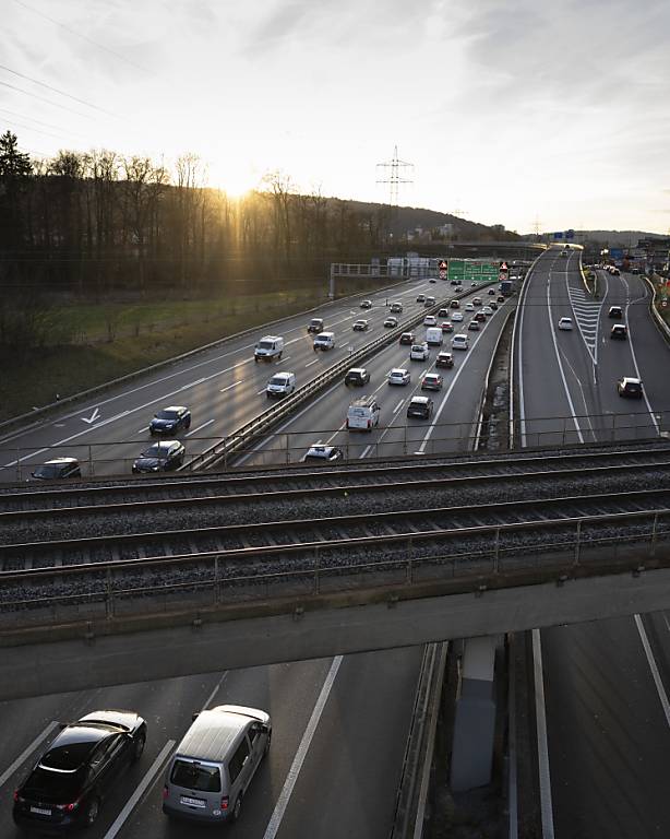 Zürich Prüft Solaranlagen An Kantonsstrassen Für Mehr Energie | ZüriToday