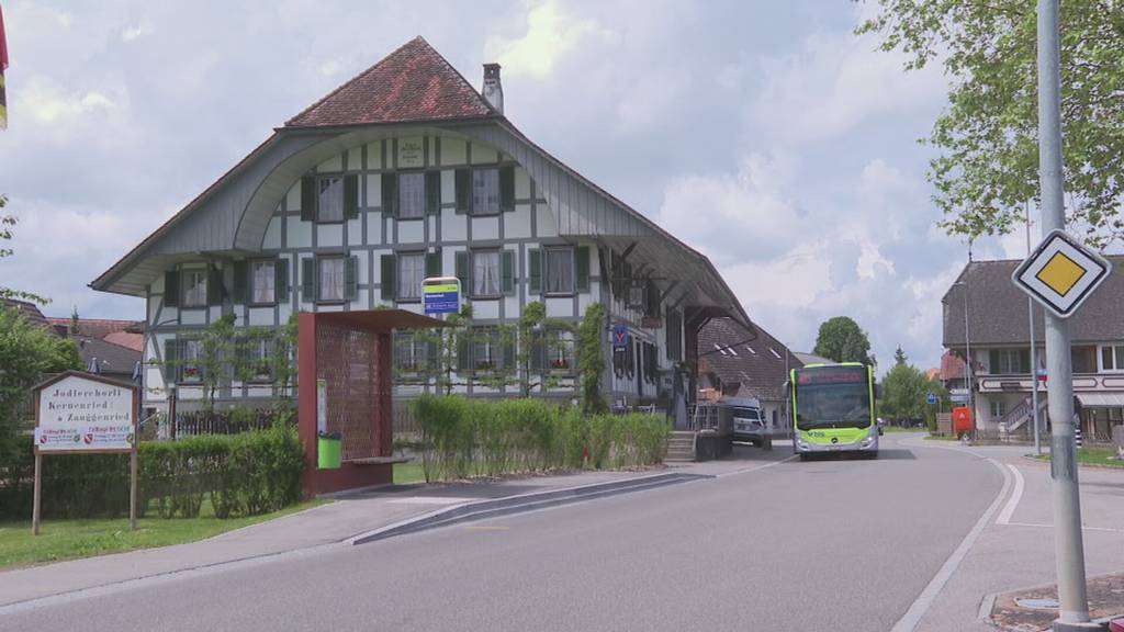 Neues Bushäuschen in Kernenried