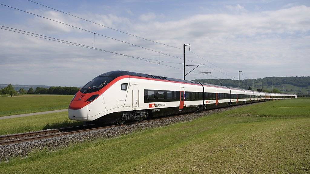 Der neue Hochgeschwindigkeitszug «Giruno» der Stadler Rail, der heute Donnerstag der Öffentlichkeit vorgestellt worden ist.