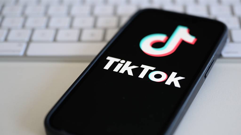 Die EU-Kommission hat ein weiteres Verfahren gegen die Online-Plattform TikTok eröffnet. Darin geht es in erster Linie um den Kinderschutz.(Archivbild)