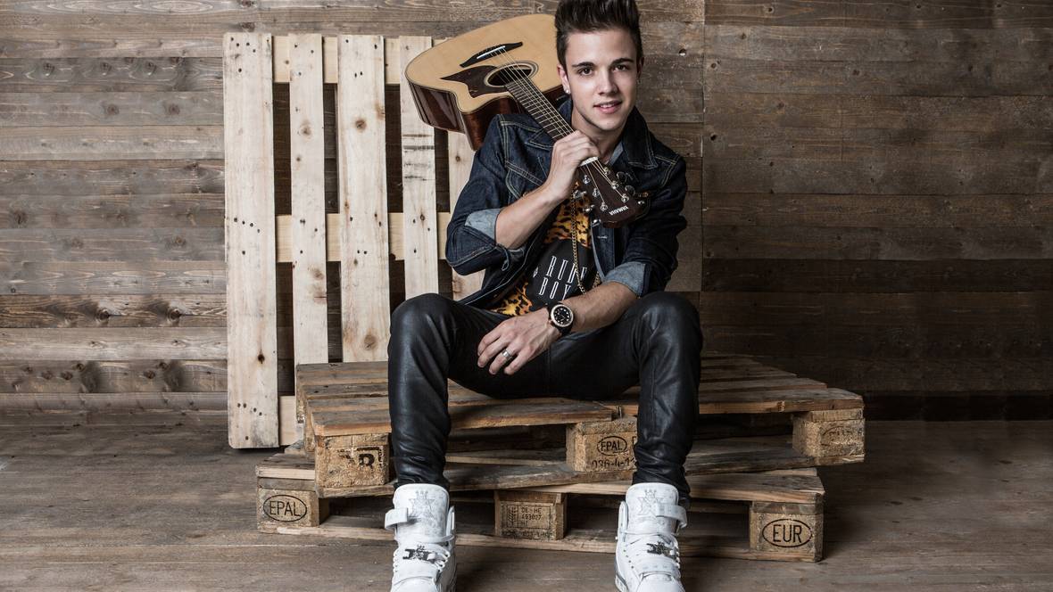 Luca Hänni meldet sich mit einer ruhigen Piano Ballade zurück