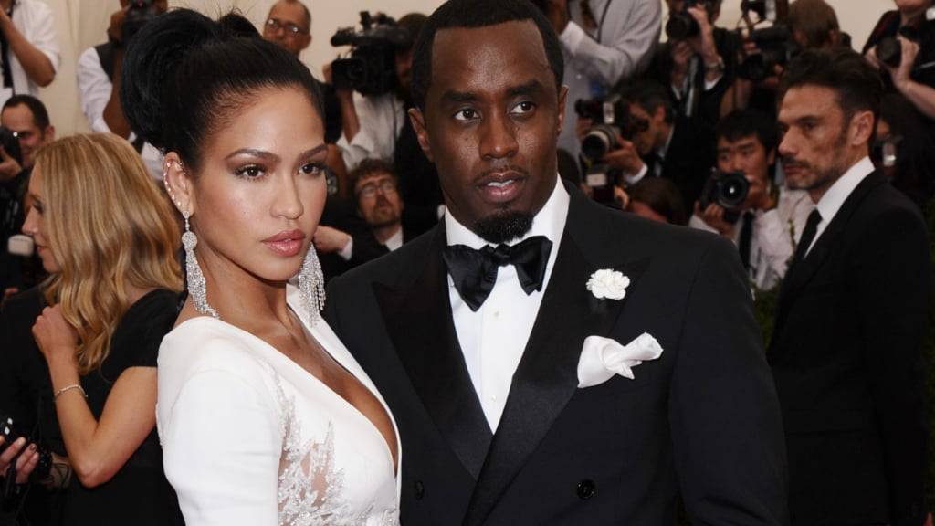ARCHIV - Cassie Ventura, links, und Sean «Diddy» Combs kommen zu einer Benefizgala des Metropolitan Museum of Art in New York am 4. Mai 2015. Foto: Charles Sykes/Invision via AP/dpa