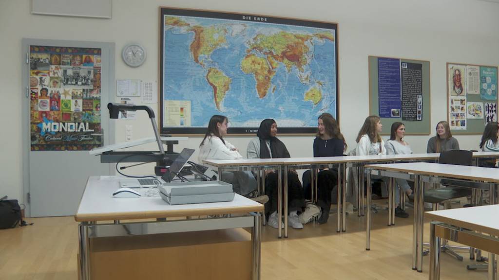 Politik statt Schule: Spezialprogramm an der Kantonsschule am Burggraben