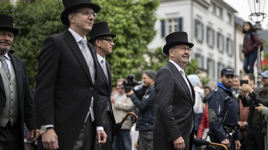 Der Glarner Landammann Benjamin Mühlemann (FDP, links) warnte bei seiner Eröffnungsrede an der Glarner Landsgemeinde vor eine dritten Weltkrieg, sollten die Kräfte nicht jetzt gebündelt und die Sicherheit priorisiert werden.