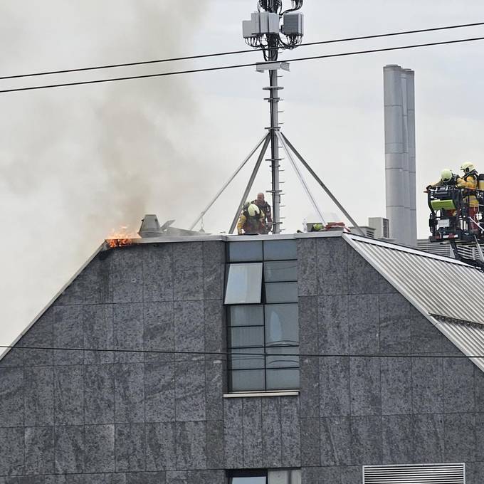 Brand im Opfiker Glattpark fordert hohen Sachschaden