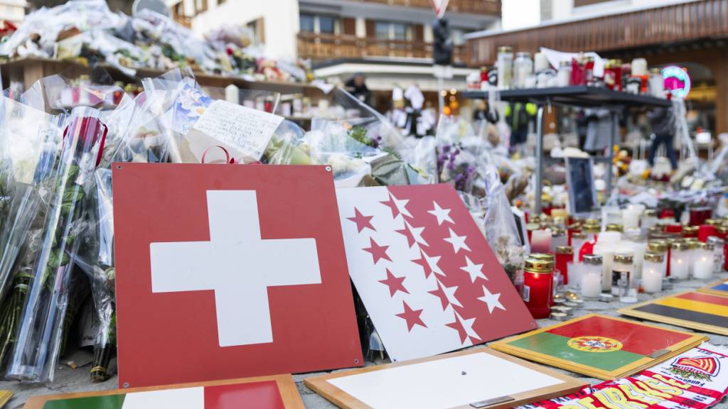 Die Schweiz hat am Freitag der Opfer der Brandkatastrophe von Crans-Montana gedacht.