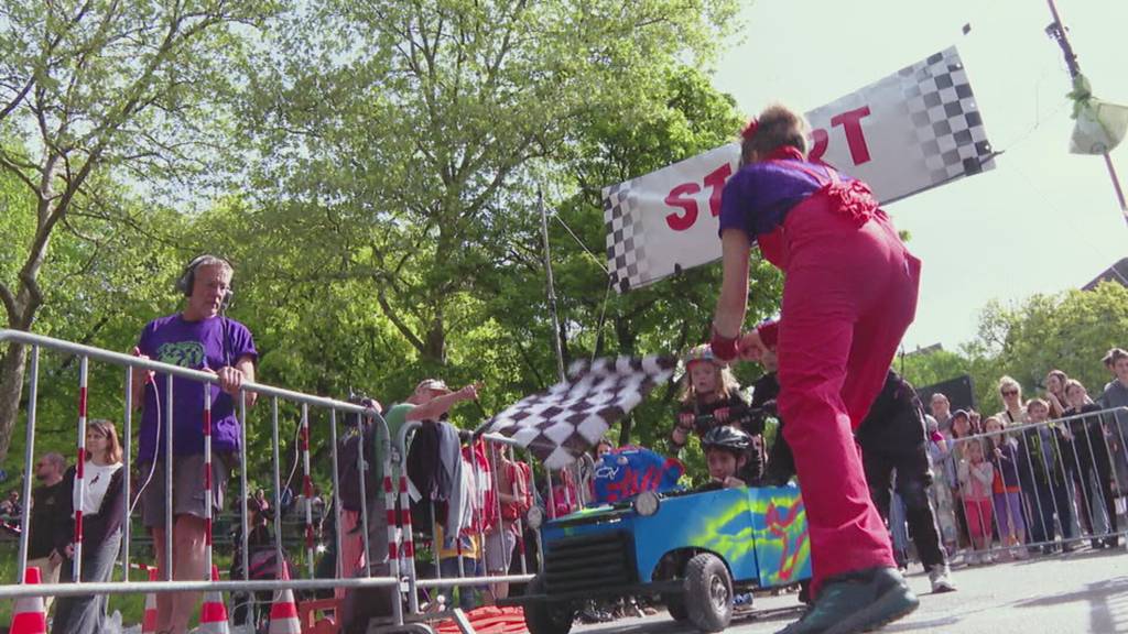 Hunderte Kinder am Seifenkistenrennen