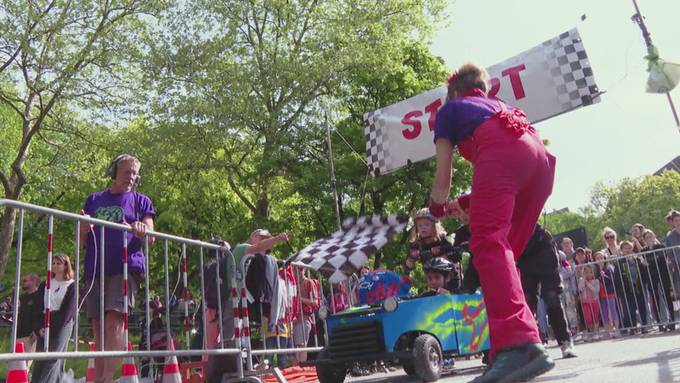 Hunderte Kinder am Seifenkistenrennen