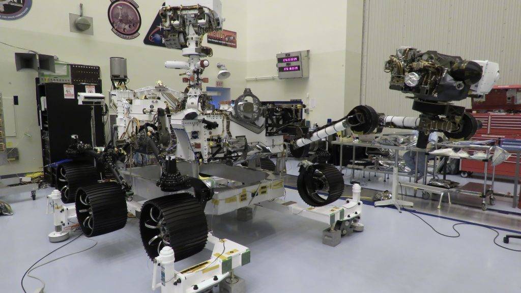 Der Mars-Rover «Perseverance» wäre startklar, nur seine Trägerrakete ist noch nicht fit. Der Start wurde erneut verschoben - auf frühestens Ende Juli mit Zeitfenster bis Mitte August. (Bild Nasa)