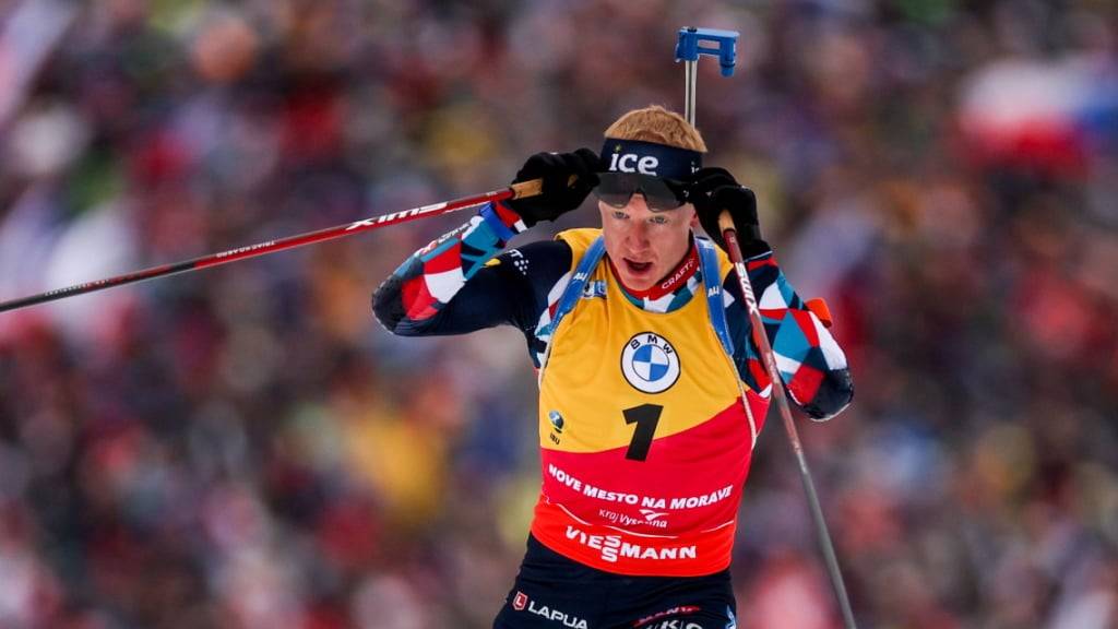 Biathlon vor einer riesigen Zuschauerkulisse: Die Weltnummer 1 Johannes Thingnes Bö im vergangenen Jahr bei der WM-Hauptprobe