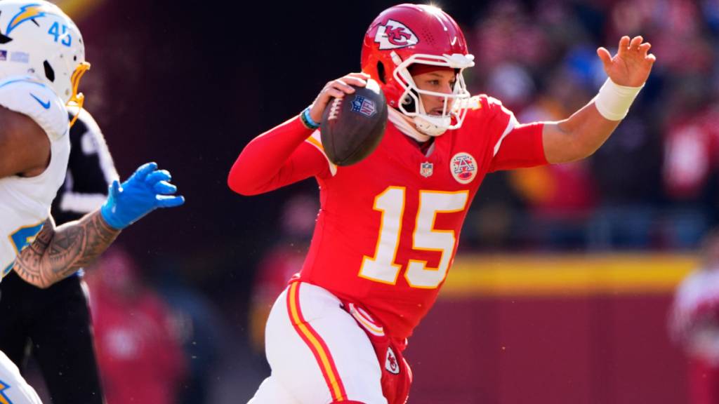 NFL - Superstar Patrick Mahomes hat seinen Vertrag bei den Kansas City Chiefs vorzeitig um zwei Jahre verlängert.