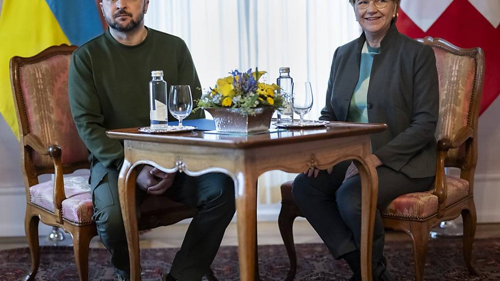 Die Pläne für eine hochrangige Ukraine-Friedenskonferenz in der Schweiz begannen im Januar 2023 beim Besuch des ukrainischen Präsidenten Wolodymyr Selenskyj bei Bundespräsidentin Viola Amherd in Bern. (Archivbild)