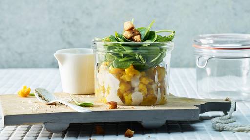 Dieser Blumenkohl-Spinat-Salat ist perfekt für unterwegs