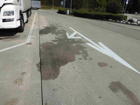 Gunzgen SO, September 12: A defective truck leaked oil on A1.  His brakes were also broken.