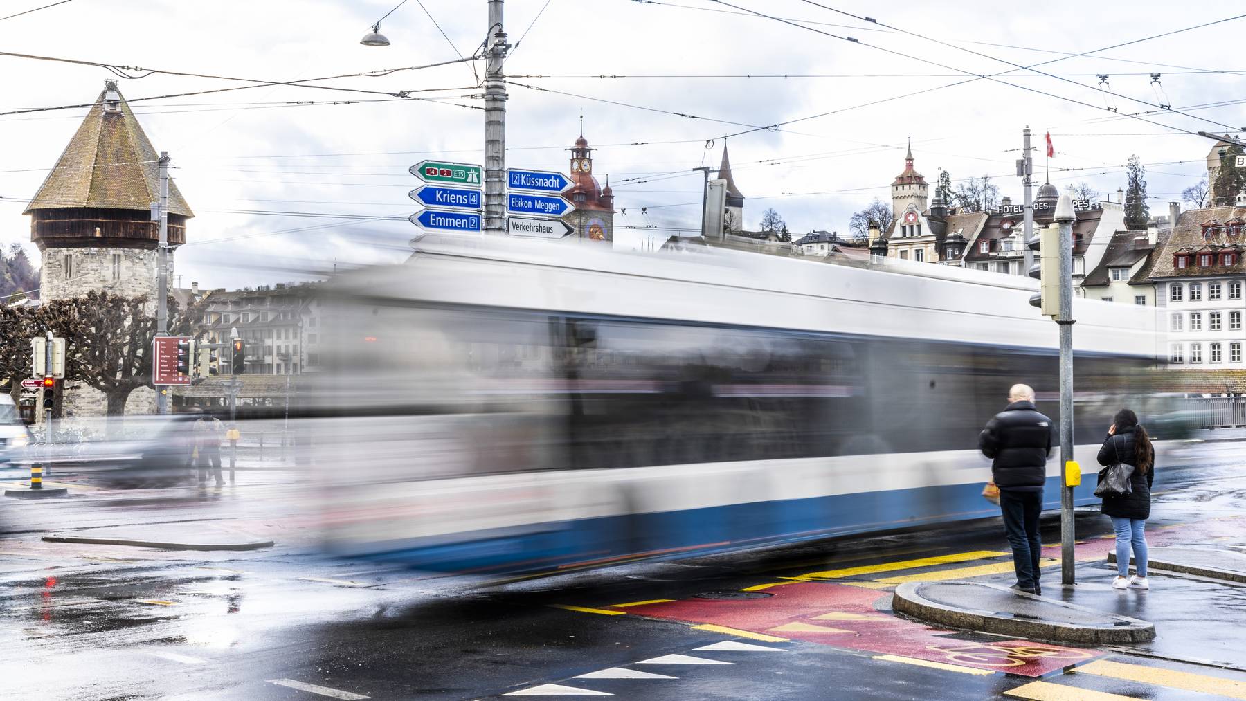 Bus auf Seebrücke