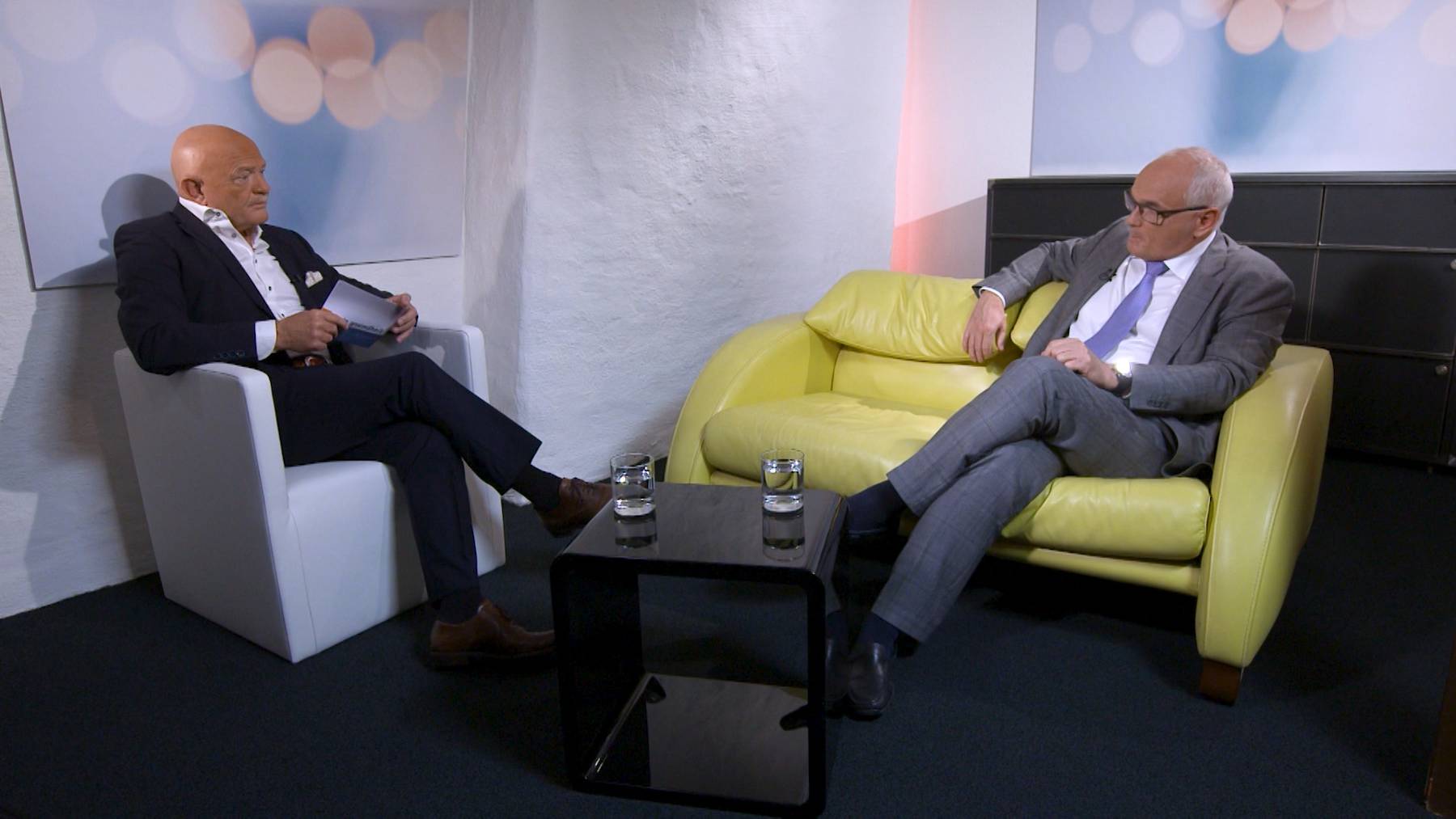 praxis kw43 ab 211025 ok.mxf.00_04_53_16.Standbild001