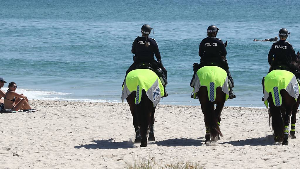 Police on horses are seen on Coolangatta beach on the New South Wales and Queensland border during an anti-lockdown protest in Coolangatta , QLD, Sunday, August 29, 2021. (AAP Image/Jason O'Brien) NO ARCHIVING