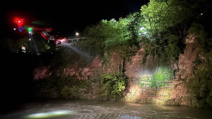 27-Jähriger stürzt in Limmat: Trotz nächtlicher Suchaktion bleibt er vermisst