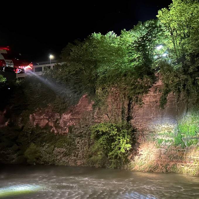 27-Jähriger stürzt in Limmat: Trotz nächtlicher Suchaktion bleibt er vermisst