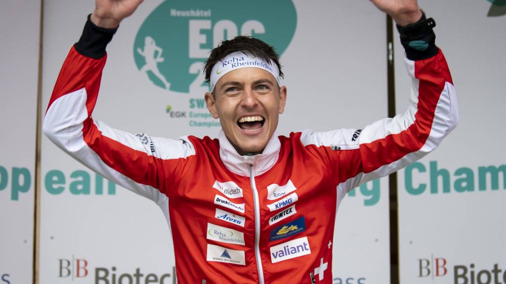 Matthias Kyburz gewinnt in Verona wieder die Sprint-Europameisterschaft der Orientierungsläufer (Bild von der Siegerehrung der Sprint-EM 2021 in Neuenburg)