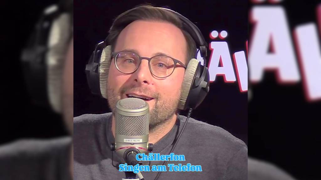 Sie muss am Telefon vorsingen