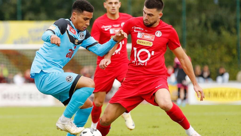 Dank dem Tor von Rijad Saliji (rechts) startet Rapperswil-Jona siegreich in die Saison (Archivbild)