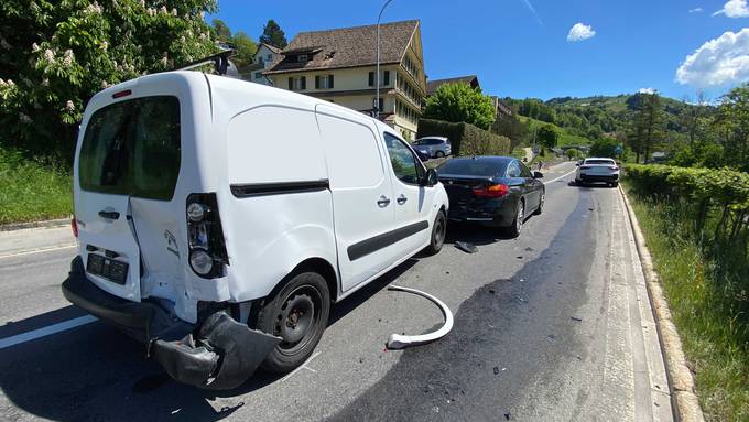 81-jährige Lenkerin kracht in Lieferwagen – Eine Person verletzt