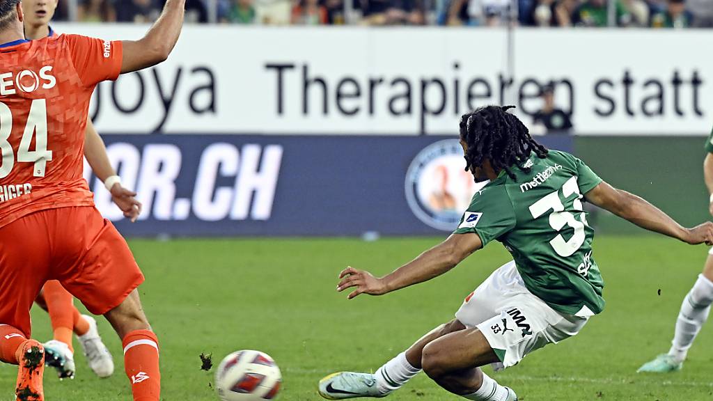 Isaac Schmidt erzielt das 2:0 für St. Gallen