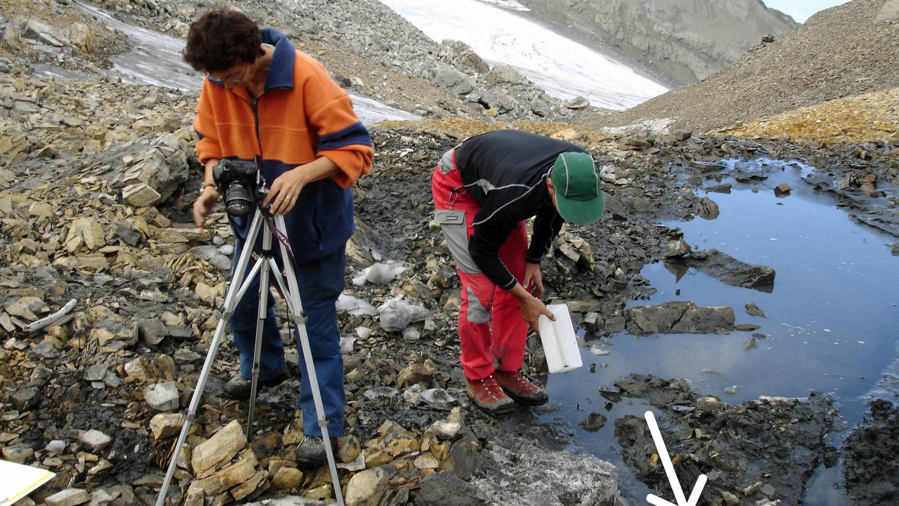 Jedes Jahr geben Gletscher sowie Eis- und Schneefelder im Hochgebirge archäologische Überreste frei. 