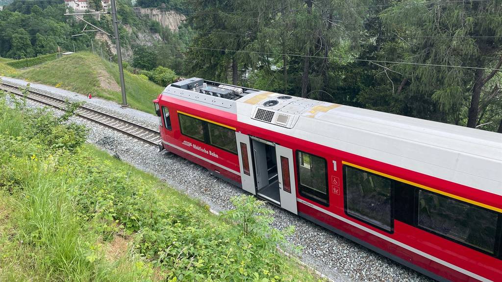 RhB-Zug fängt auf Strecke Feuer