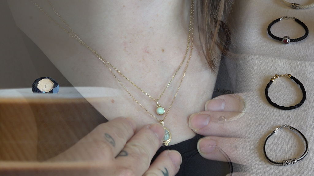 Schmuck aus Muttermilch und Hundehaar