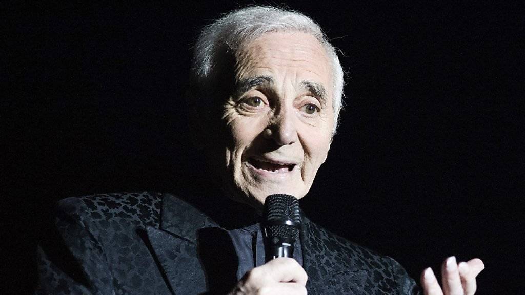 Hollywood ehrt die französische Showlegende Charles Aznavour mit einem Stern.